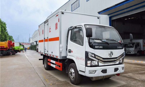國(guó)六東風(fēng)D6危險(xiǎn)品廂式車(chē) 