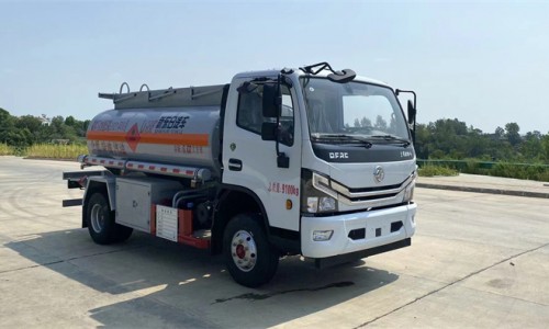 5噸東風多利卡D6油罐車 