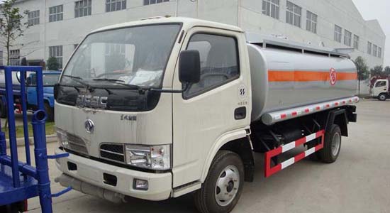 3立方東風小金霸油罐車 