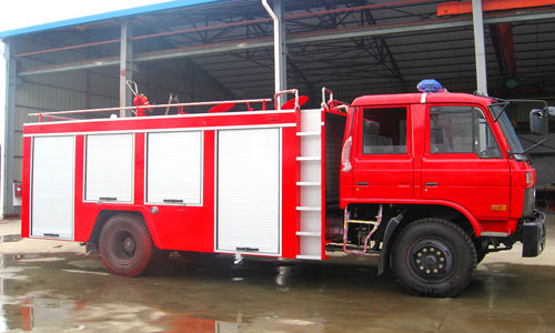 東風145水罐消防車 