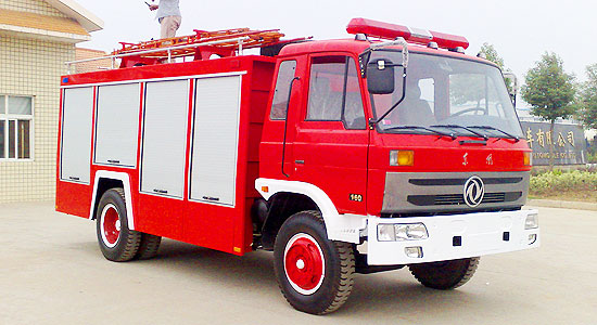 東風145單排水罐消防車 