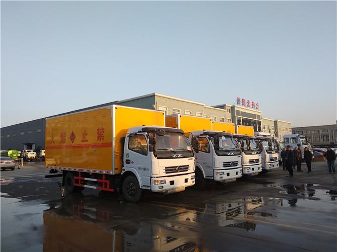 東風(fēng)多利卡氣瓶運(yùn)輸車(chē) 